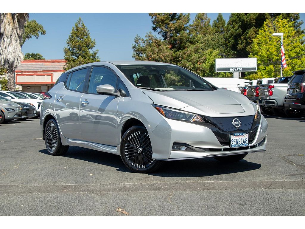 2023 Nissan LEAF photo 1
