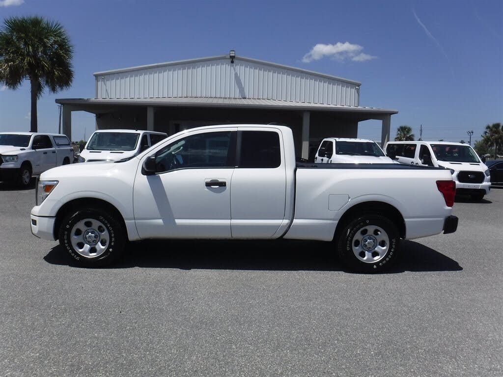 2022 Nissan Titan SV
