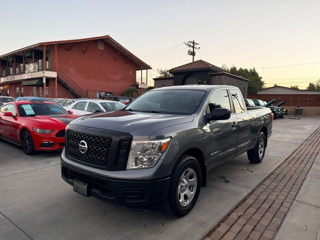 2017 Nissan Titan SV