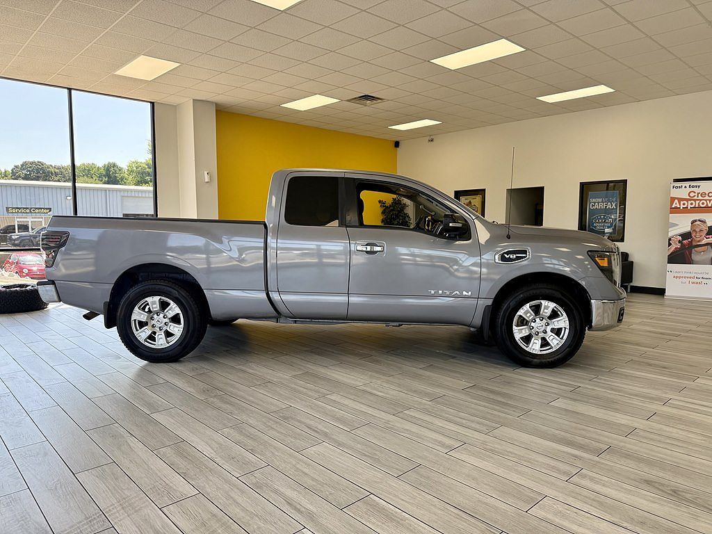 2017 Nissan Titan SV