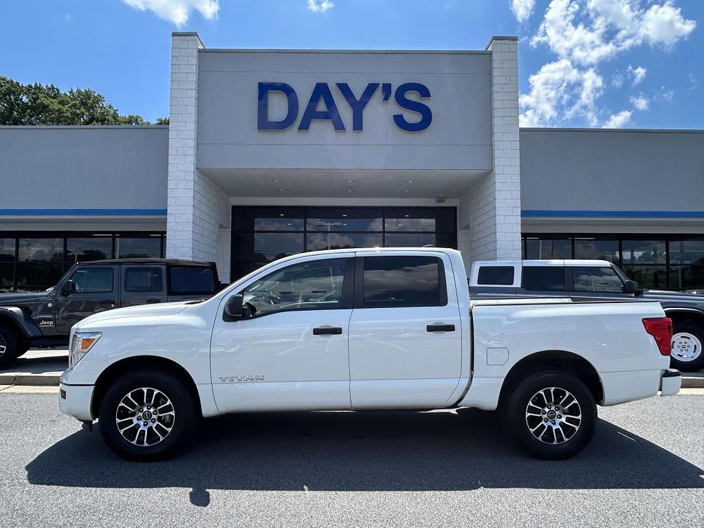 2024 Nissan TITAN 4x4 Crew Cab SV