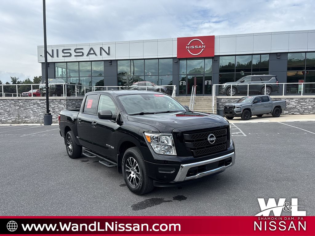 2023 Nissan Titan SV