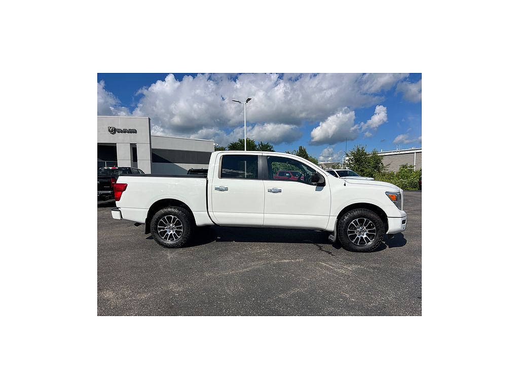 2021 Nissan Titan SV