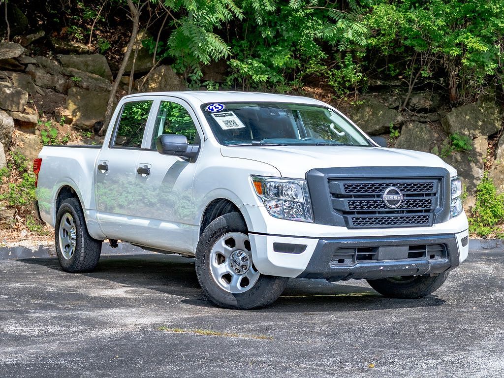 2023 Nissan Titan SV
