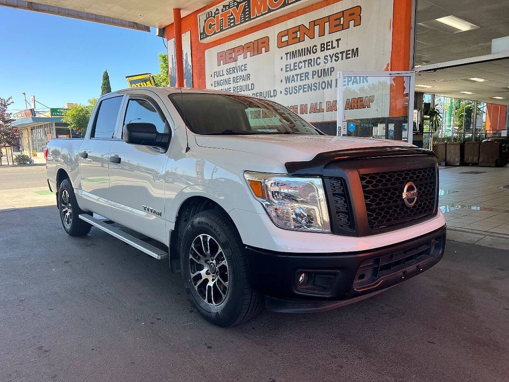 2017 Nissan Titan SV