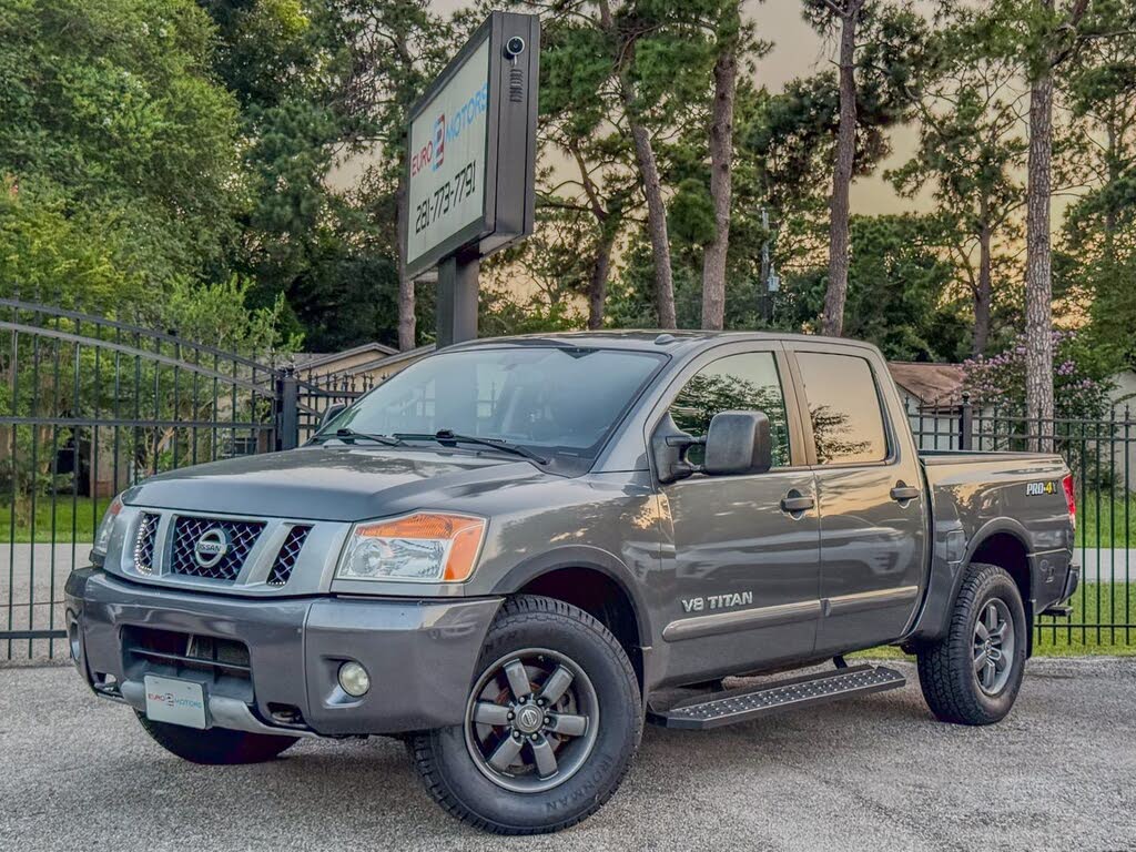 2014 Nissan Titan SV