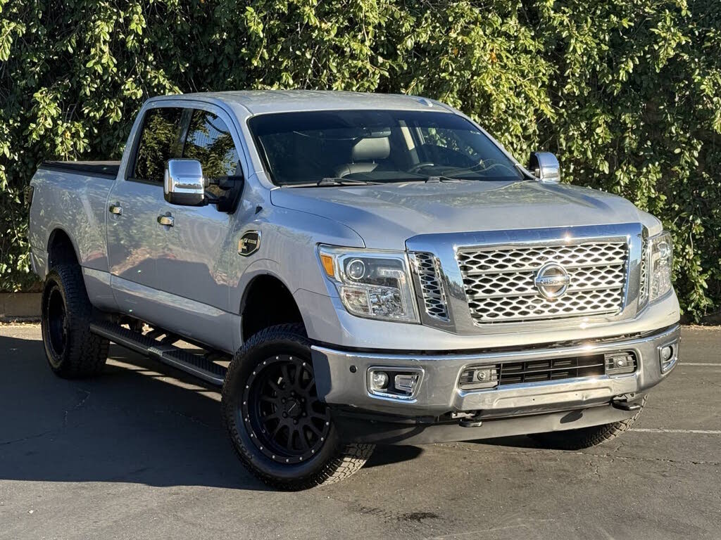 2017 Nissan Titan XD SL