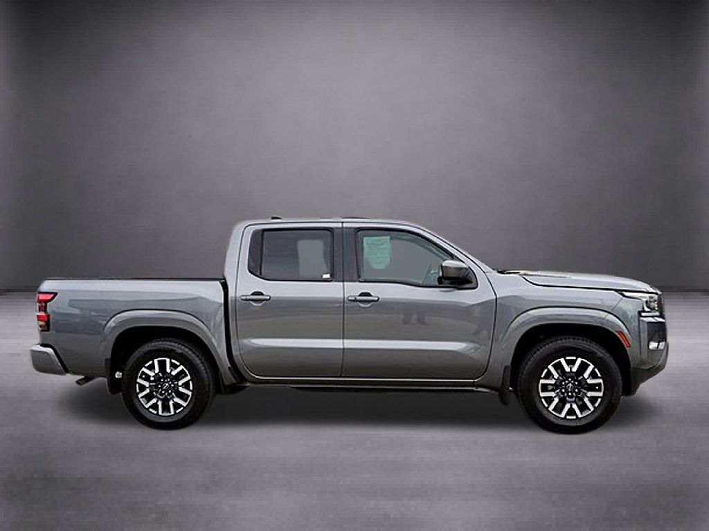 2024 Nissan Frontier SL