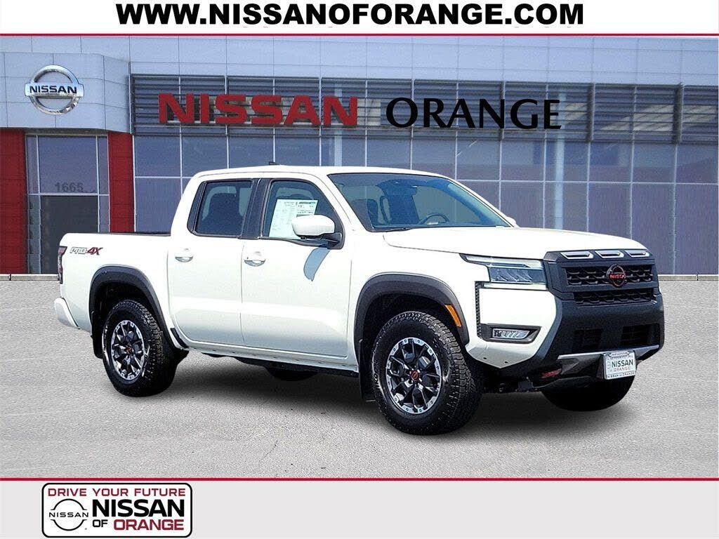 2025 Nissan Frontier SL