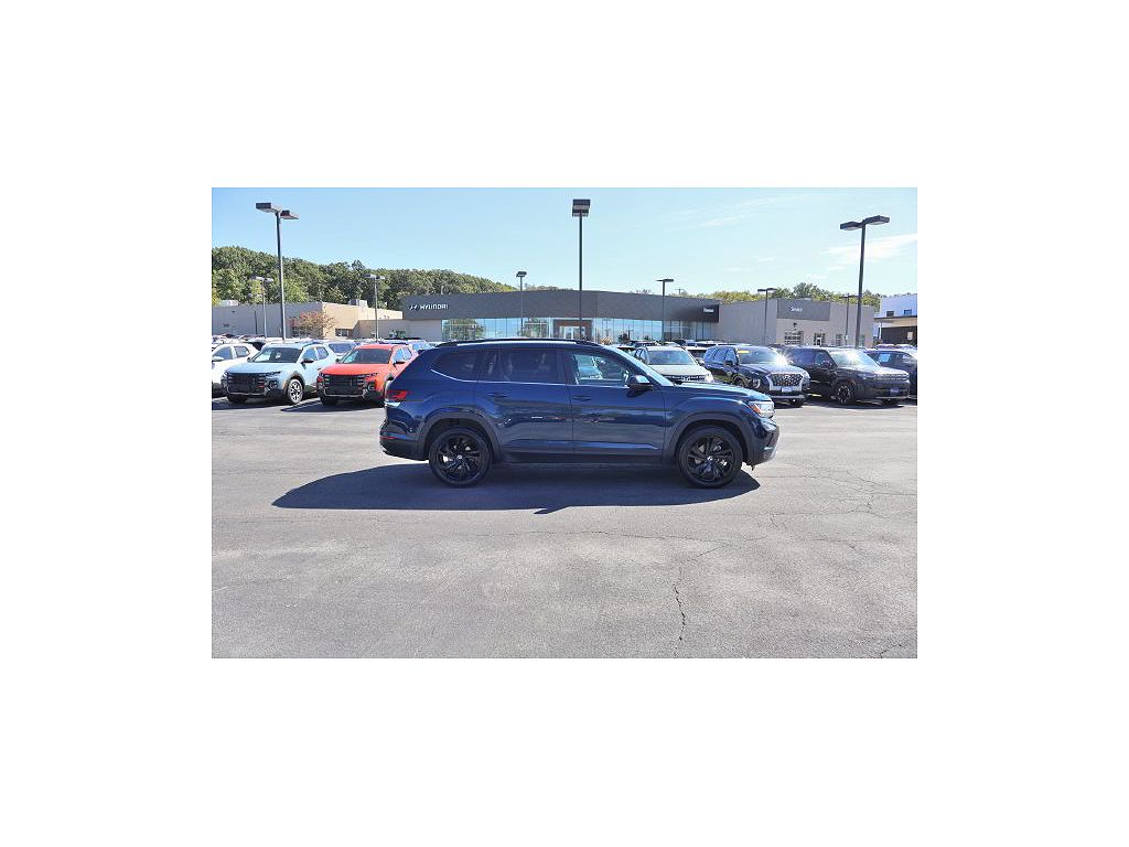 2022 Volkswagen Atlas SE w/Technology