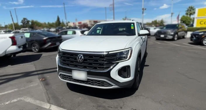2025 Volkswagen Atlas Cross Sport SE w/Technology