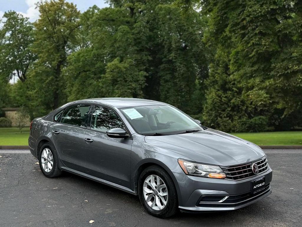 2018 Volkswagen Passat R-Line