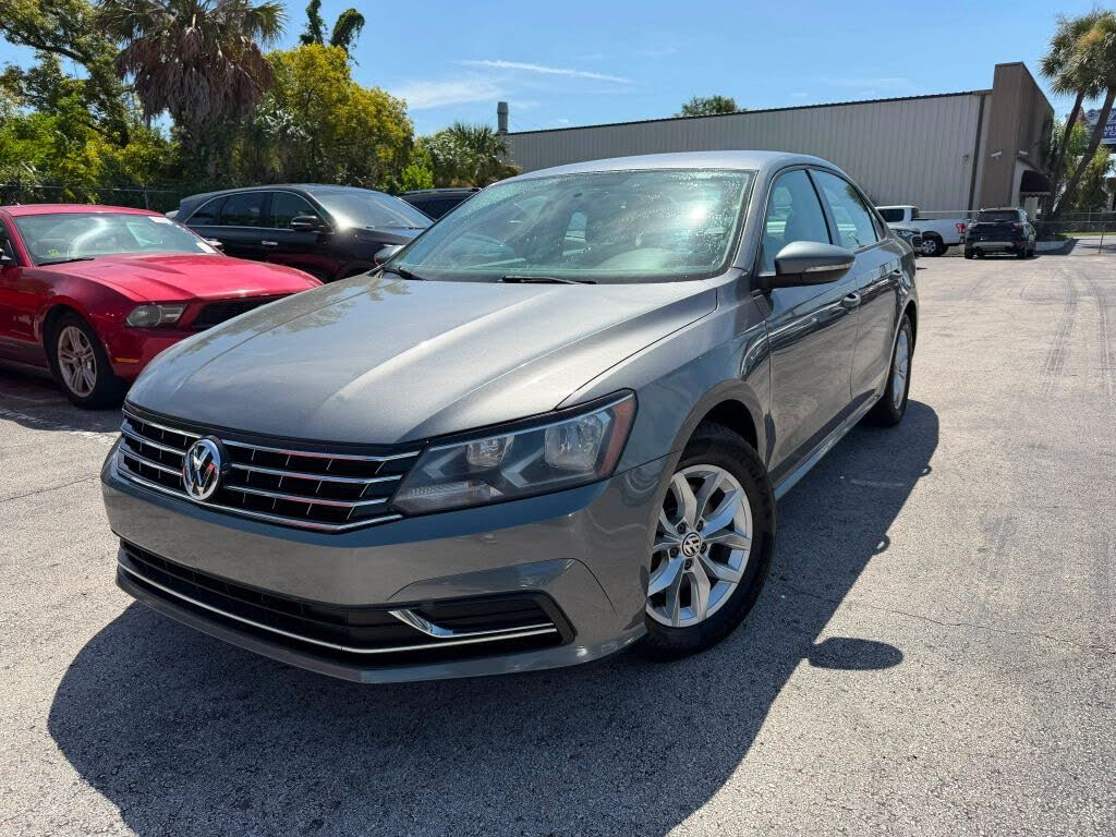2018 Volkswagen Passat R-Line