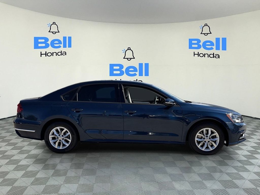 2018 Volkswagen Passat R-Line