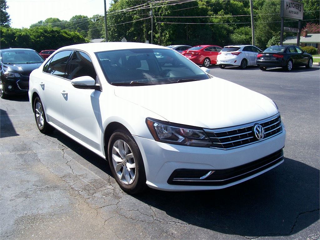 2018 Volkswagen Passat R-Line