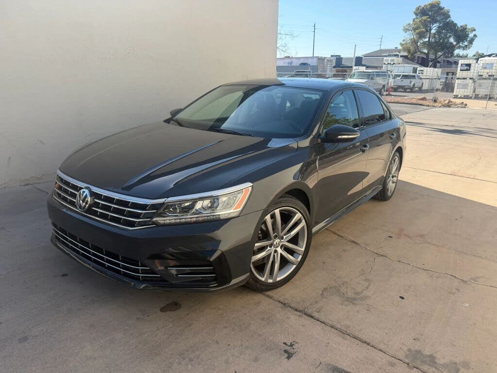 2018 Volkswagen Passat R-Line