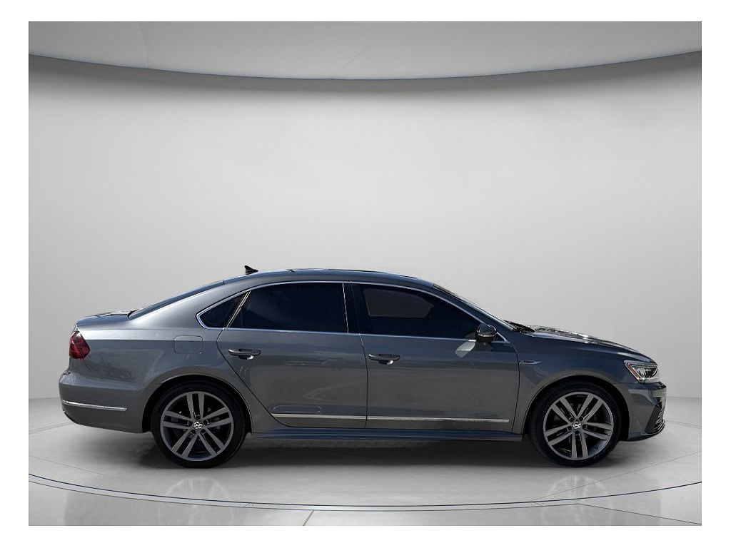 2017 Volkswagen Passat R-Line