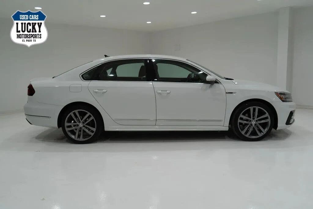 2017 Volkswagen Passat R-Line