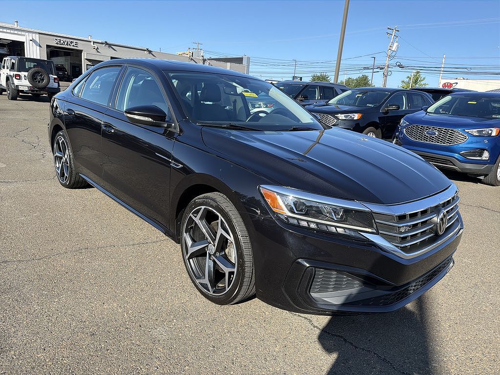 2020 Volkswagen Passat 2.0T FWD R-Line w/ Moonroof & Remote Start