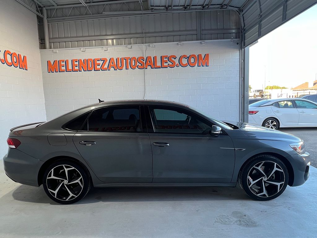 2022 Volkswagen Passat R-Line