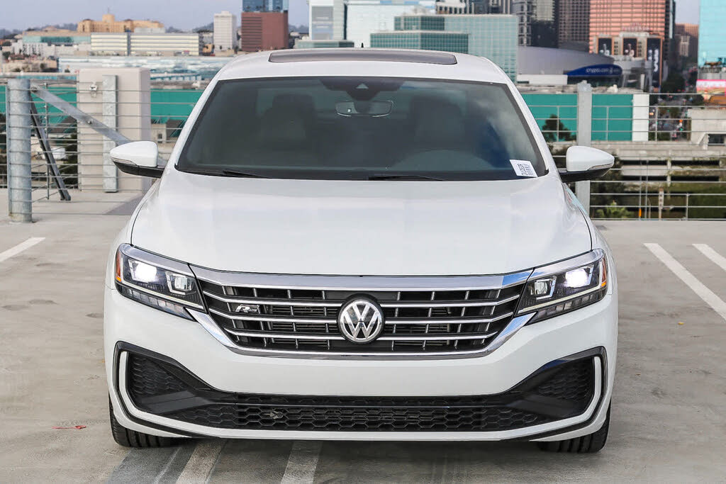 2022 Volkswagen Passat R-Line
