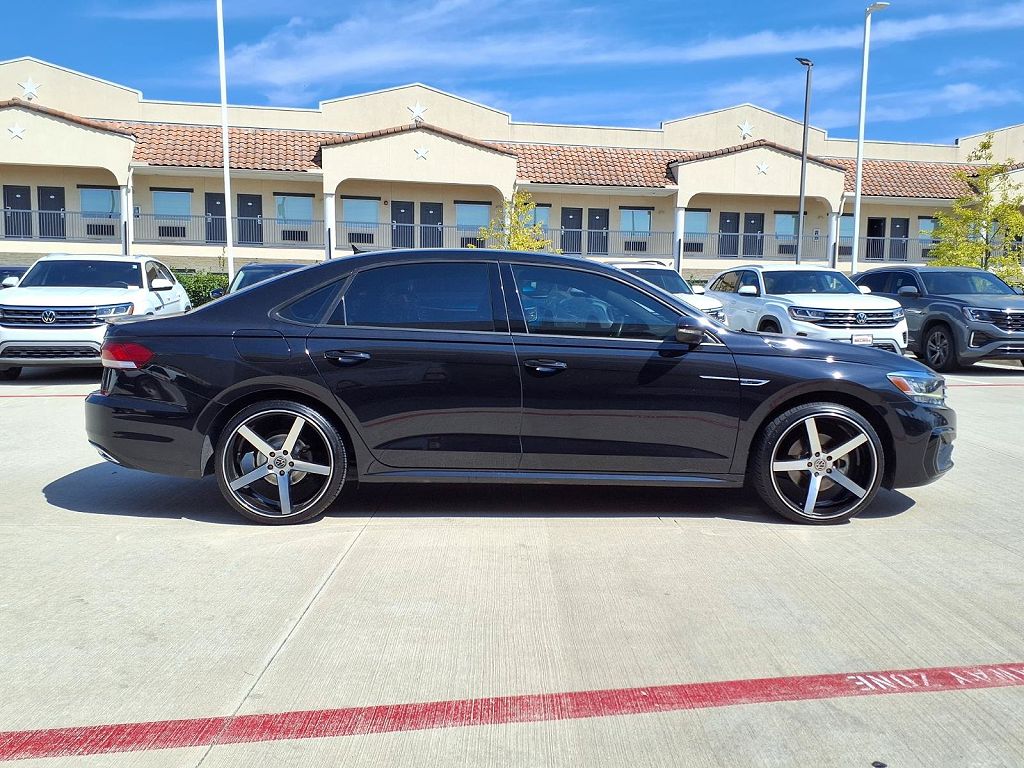 2021 Volkswagen Passat R-Line