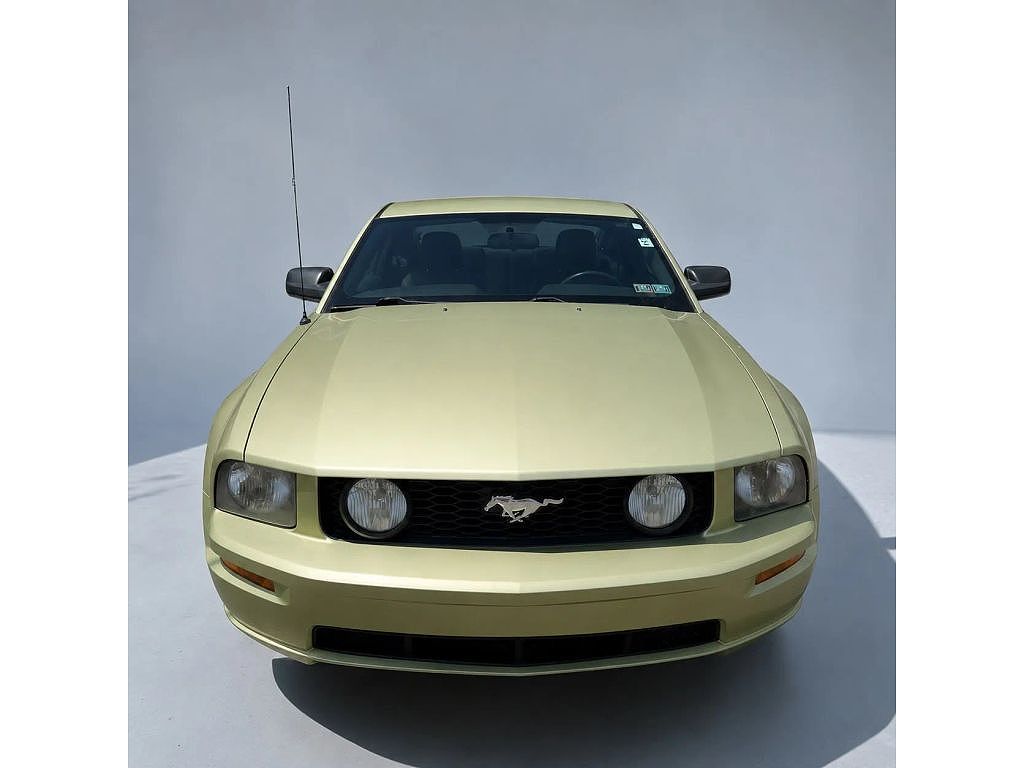 2005 Ford Mustang GT Premium