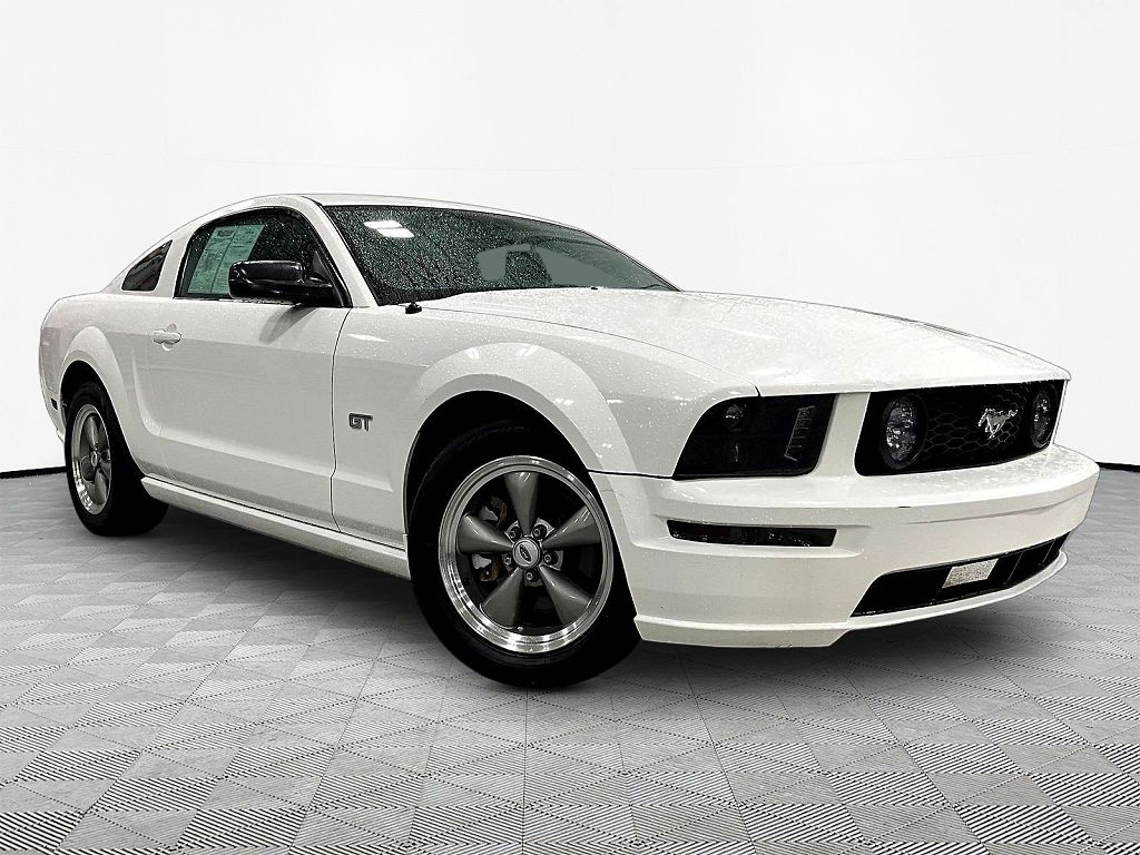 2005 Ford Mustang GT Premium