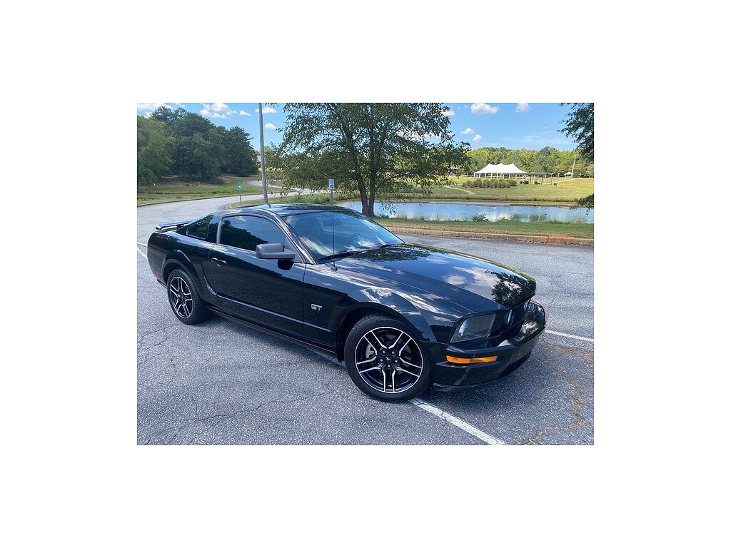 2005 Ford Mustang GT Premium