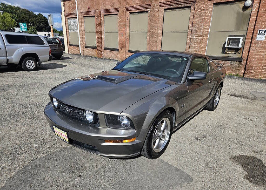 2005 Ford Mustang GT Deluxe