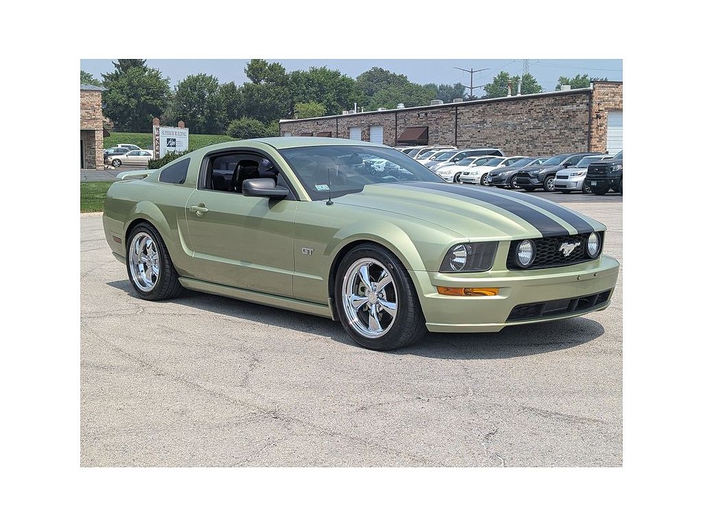 2005 Ford Mustang GT Premium