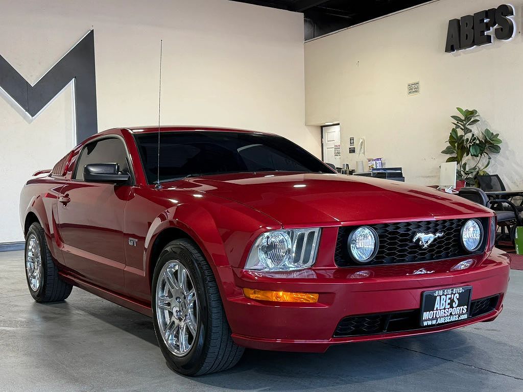 2005 Ford Mustang GT Premium