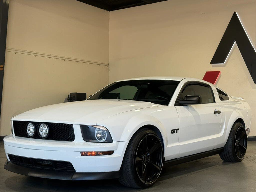 2005 Ford Mustang GT Premium