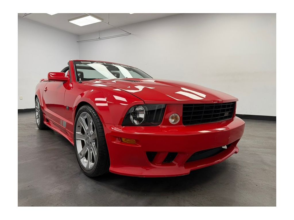 2005 Ford Mustang GT Deluxe