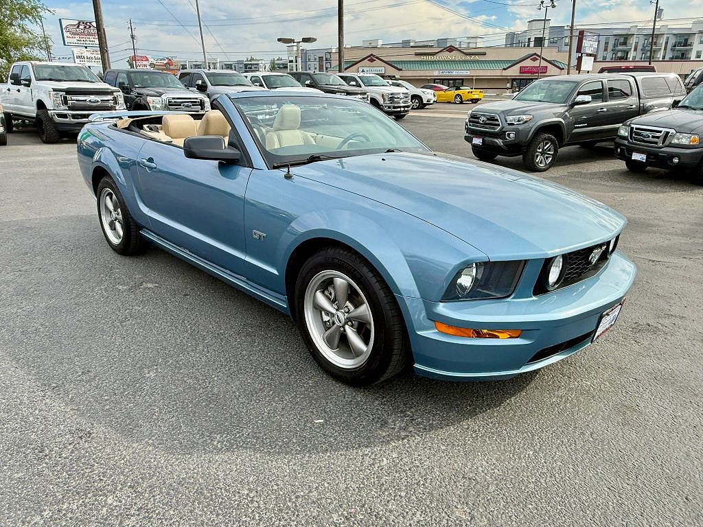 2005 Ford Mustang GT Premium