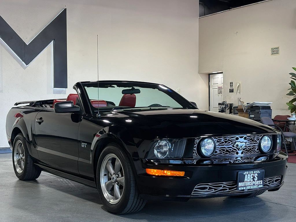 2005 Ford Mustang GT Premium
