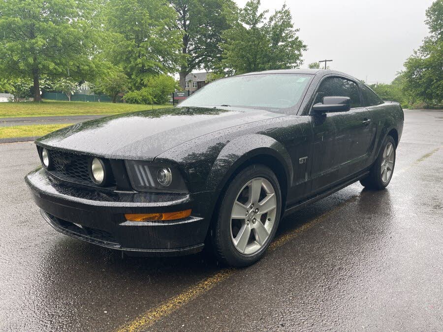 2005 Ford Mustang GT Deluxe