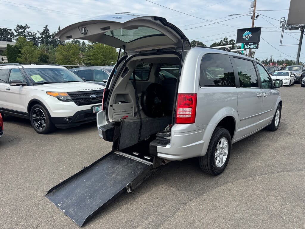 2010 Chrysler Town and Country Touring
