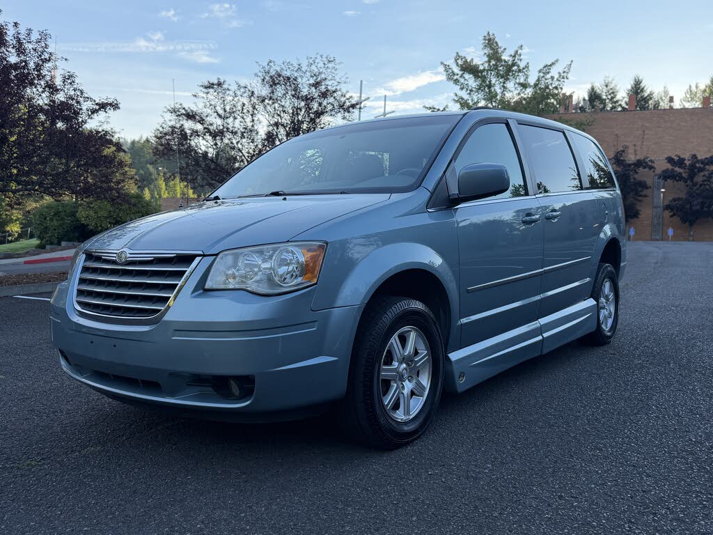 2010 Chrysler Town & Country Touring