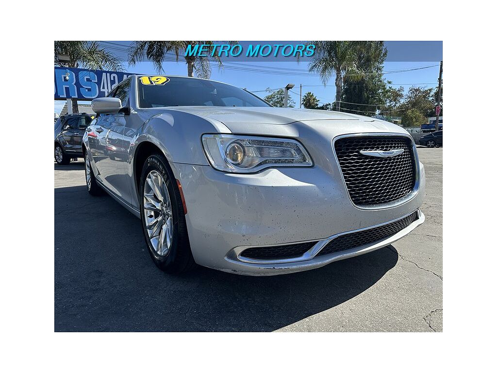 2019 Chrysler 300 Touring L