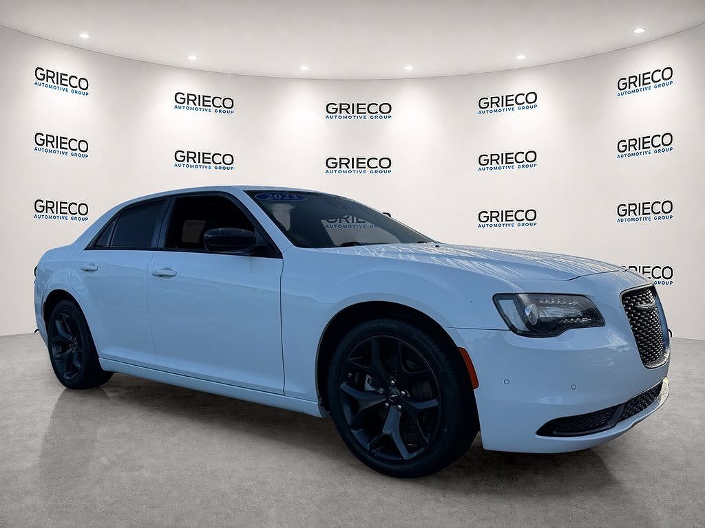 2023 Chrysler 300 Touring