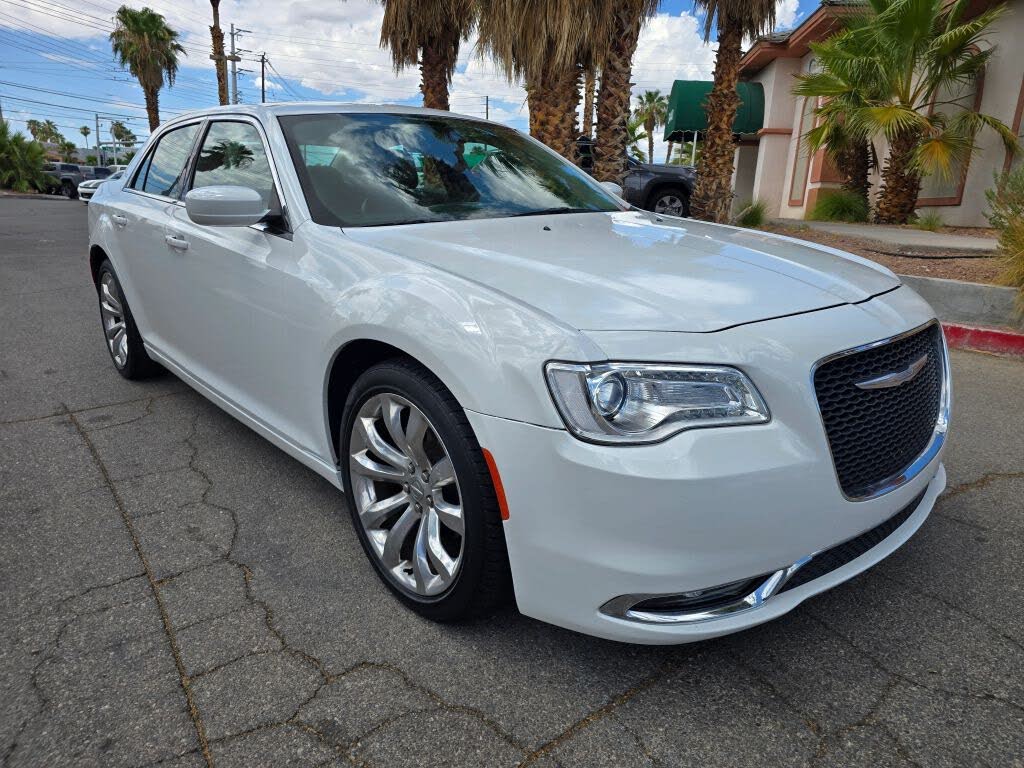 2018 Chrysler 300 Touring L