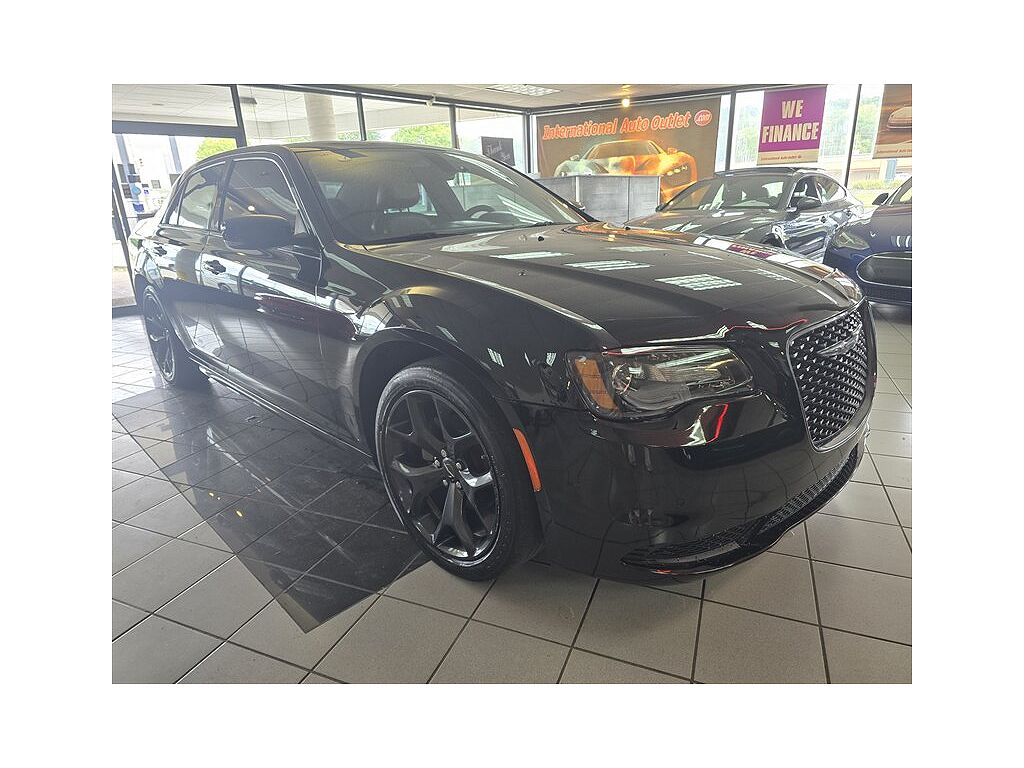 2022 Chrysler 300 Touring L