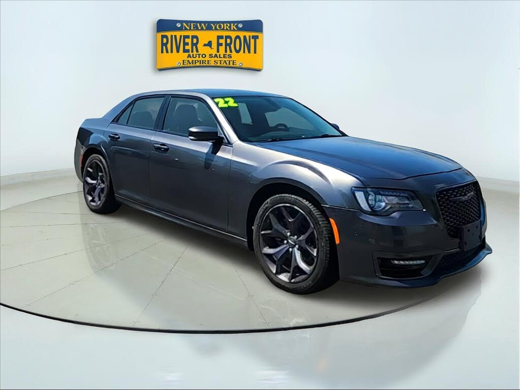2022 Chrysler 300 Touring L