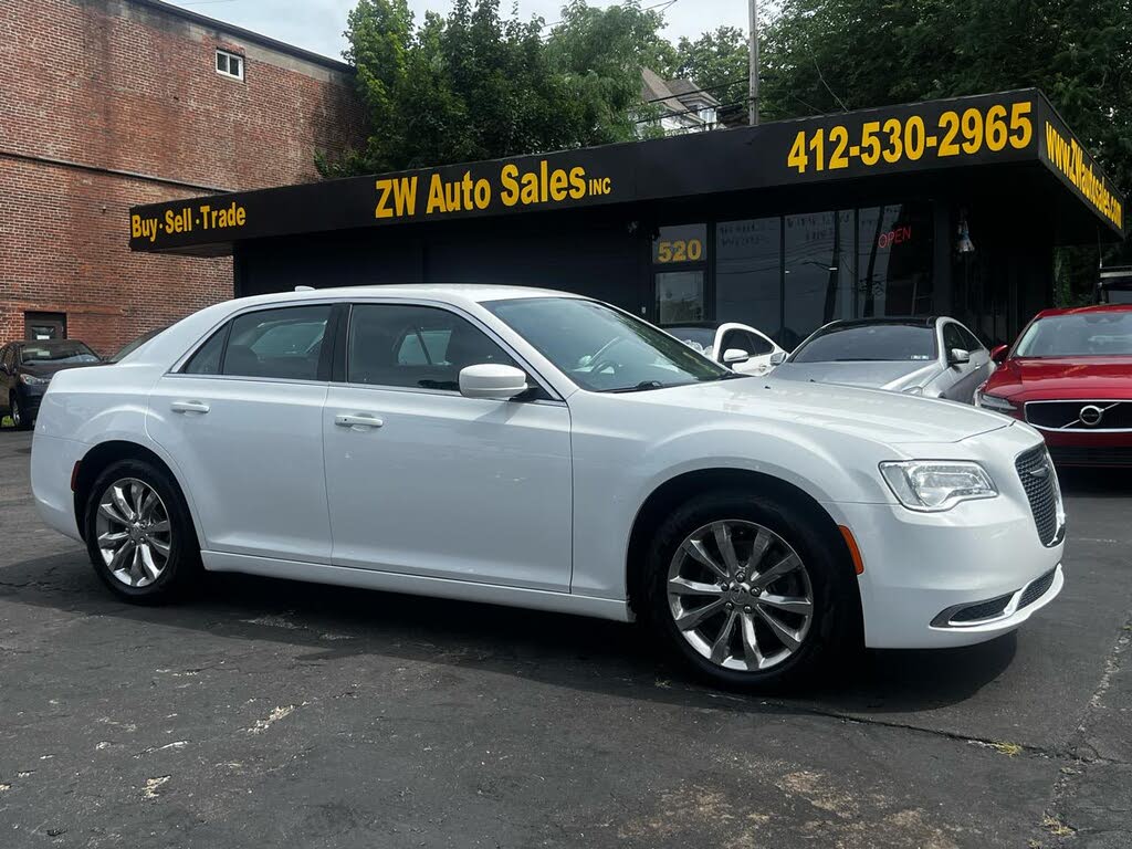 2020 Chrysler 300 Touring L
