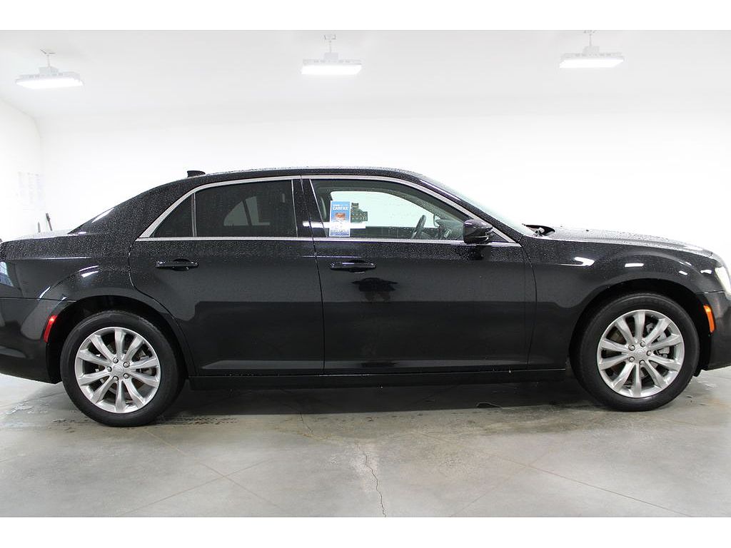 2023 Chrysler 300 Touring