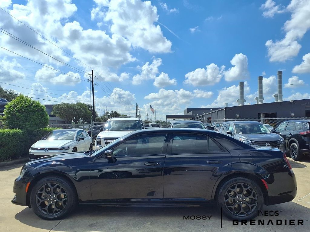 2022 Chrysler 300 Touring L