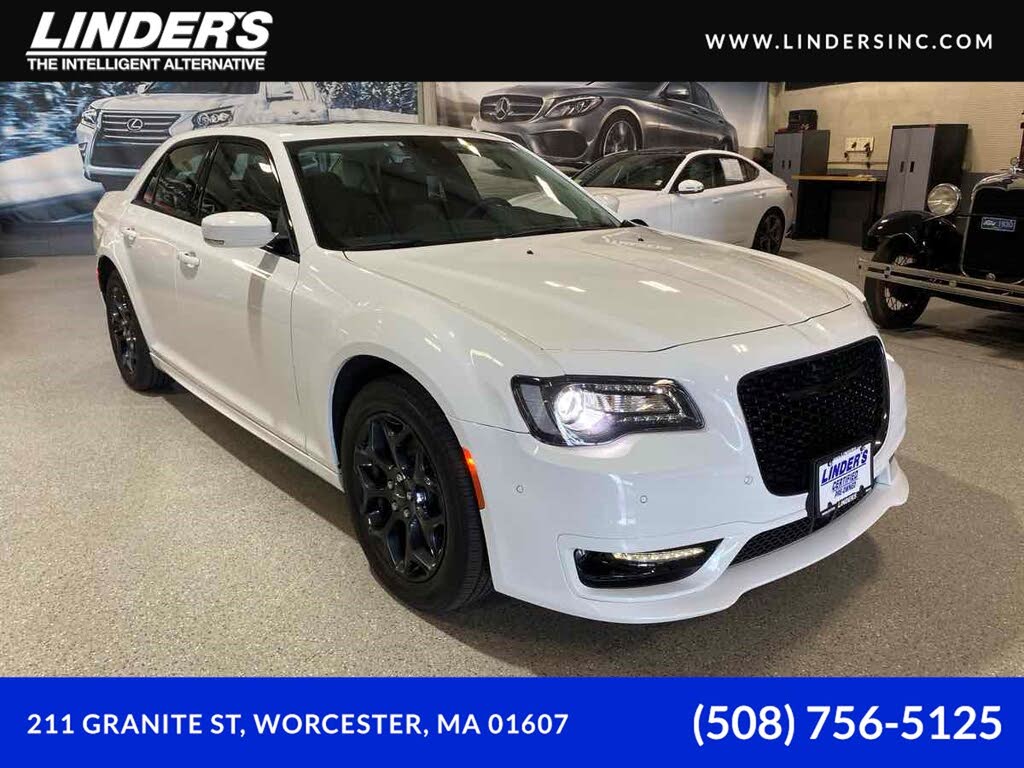 2023 Chrysler 300 Touring L