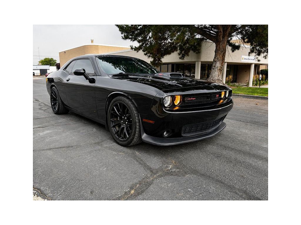 2016 Dodge Challenger 392 Hemi Scat Pack Shaker