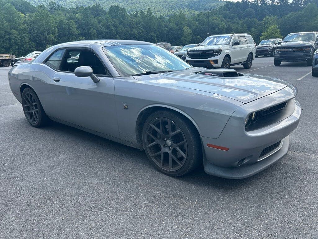 2016 Dodge Challenger 392 Hemi Scat Pack Shaker